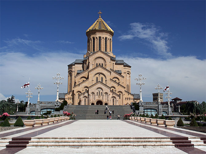 Храм Самеба в Тбилиси