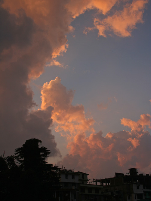 Закат над Маклеод Ганжем, Дарамсала, Индия